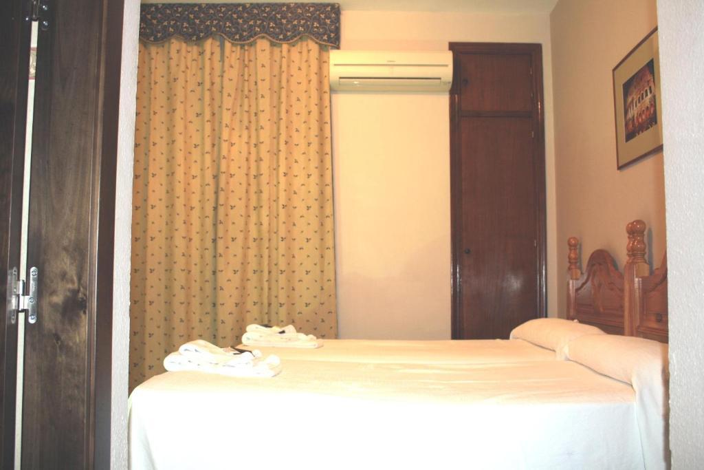 Hostal Carlos I La Línea de la Concepción Стая снимка