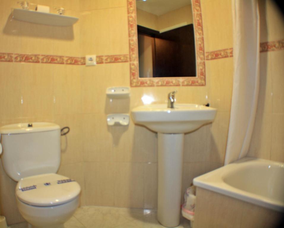 Hostal Carlos I La Línea de la Concepción Стая снимка