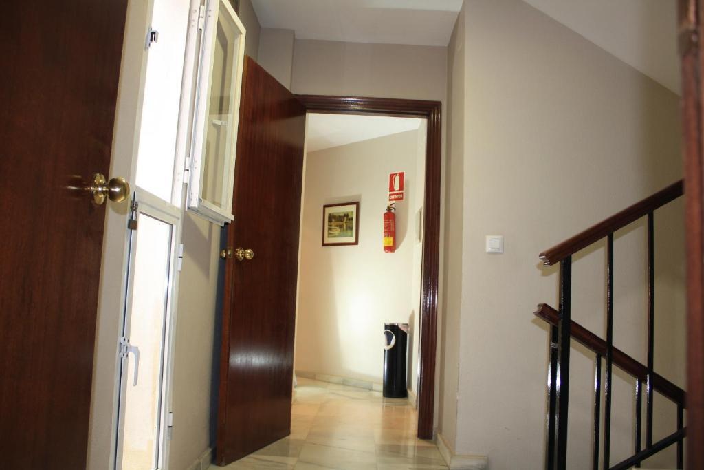 Hostal Carlos I La Línea de la Concepción Екстериор снимка